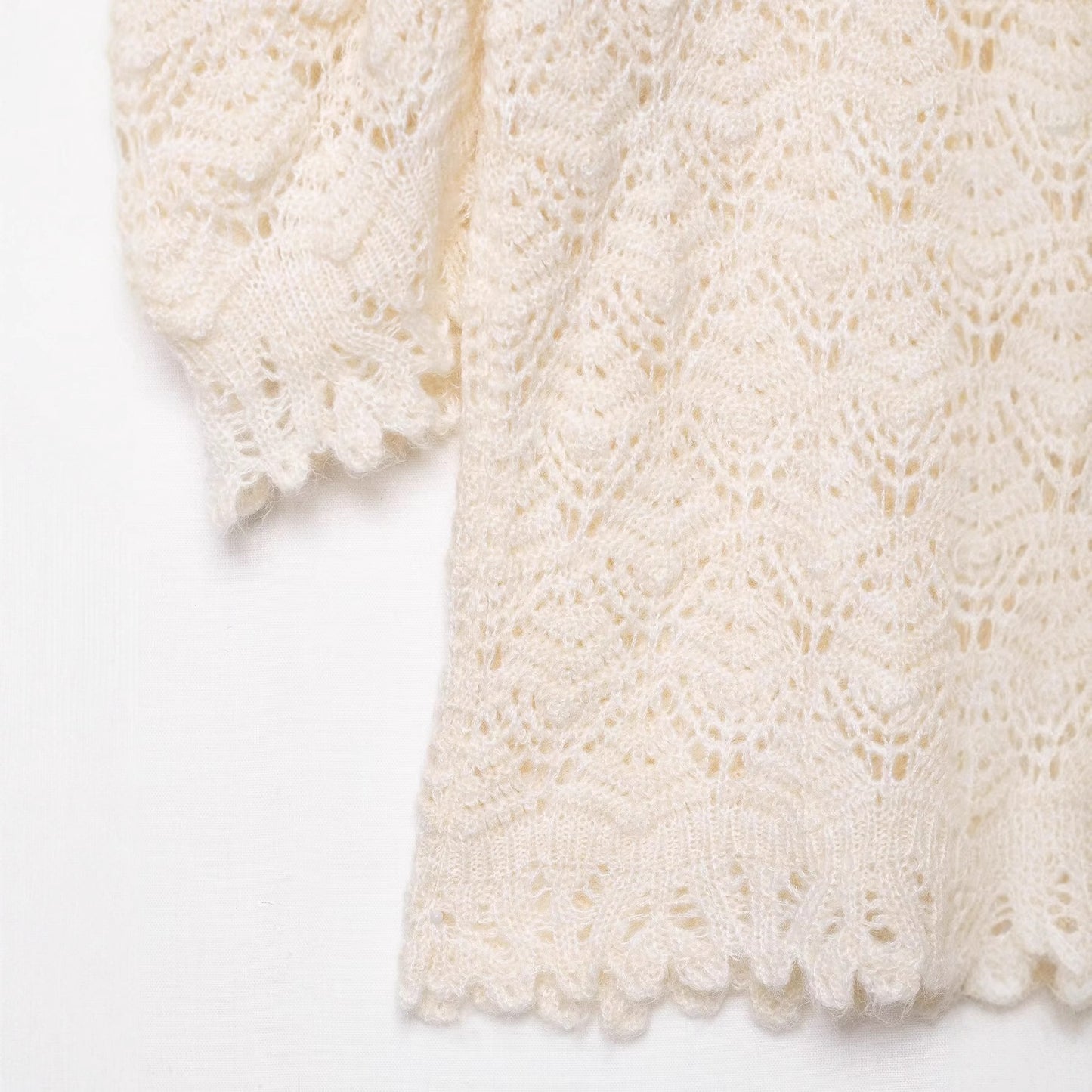 Half high neck bubble sleeve head knitted sweater for women